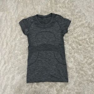 Lululemon Swiftly Tech shirt size 6